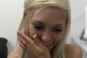 欧美性爱美女毛茸茸bb